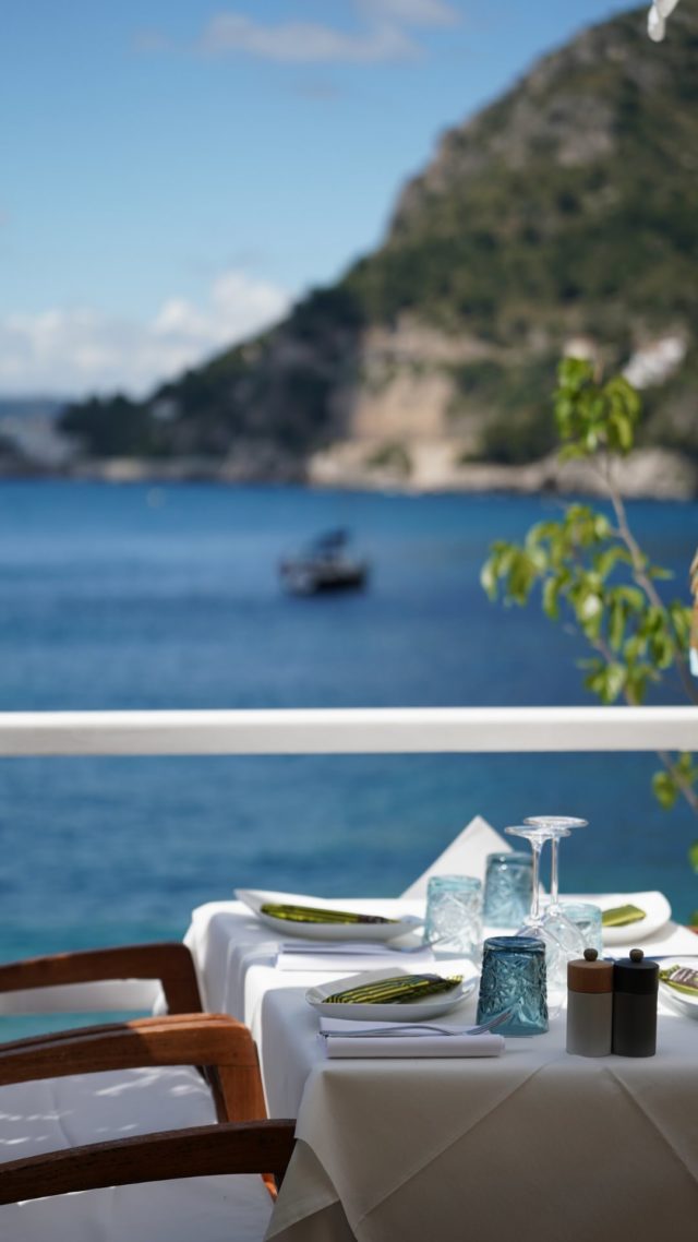 Waves whisper, the breeze caresses, and the view speaks for itself 🌊✨

⏰ 7/7 from 10 am to 7 pm
☎ +33 4 93 78 21 56